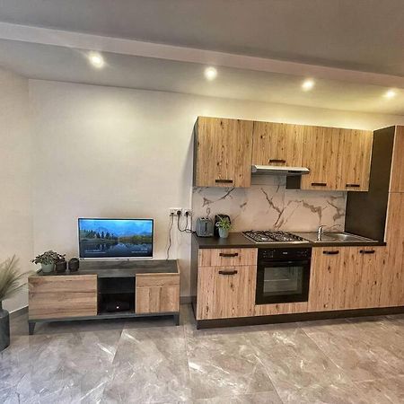 Modern 1 Bedroom Apartment 400M Away From The Sea セント・ポールズ・ベイ エクステリア 写真