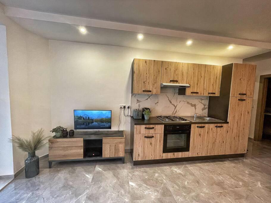 Modern 1 Bedroom Apartment 400M Away From The Sea セント・ポールズ・ベイ エクステリア 写真
