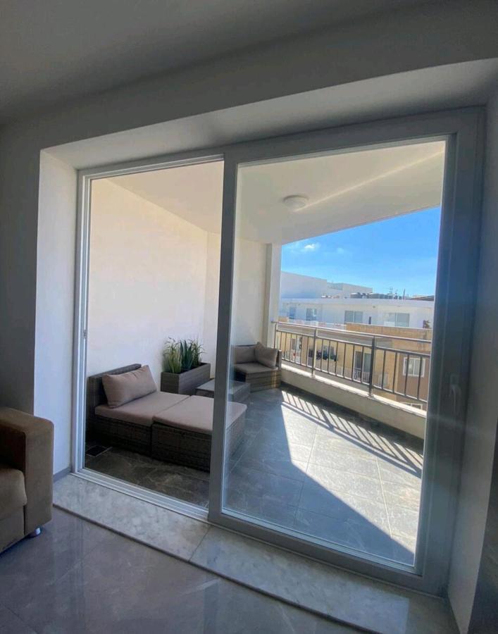 Modern 1 Bedroom Apartment 400M Away From The Sea セント・ポールズ・ベイ エクステリア 写真