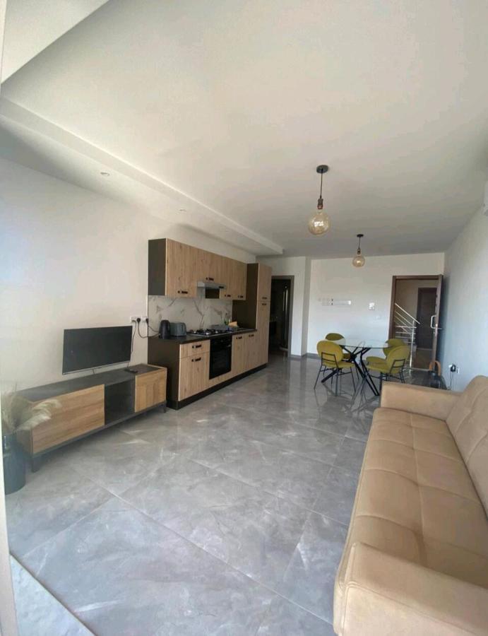 Modern 1 Bedroom Apartment 400M Away From The Sea セント・ポールズ・ベイ エクステリア 写真